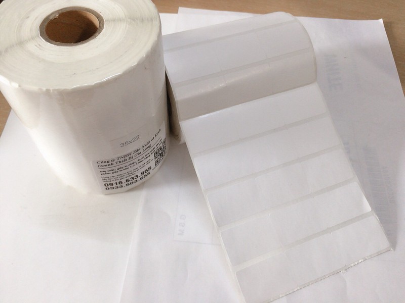 giấy in tem mã vạch 35x22 sử dụng cho shop quần áo, siêu thị, tạp hóa